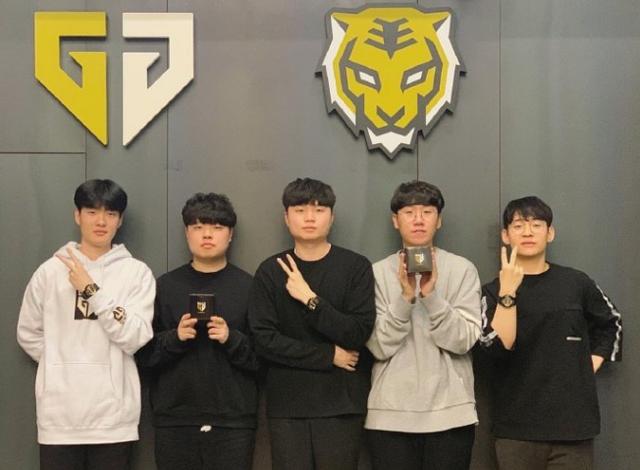 力球员的长 力球员的长